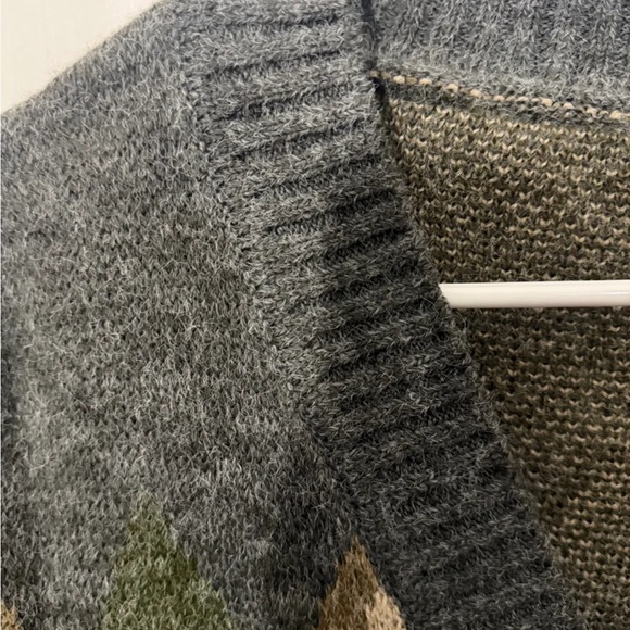 Unisex Gray and Green “Grandpa”Patterned Sweater Size Medium - Picture 5 of 5